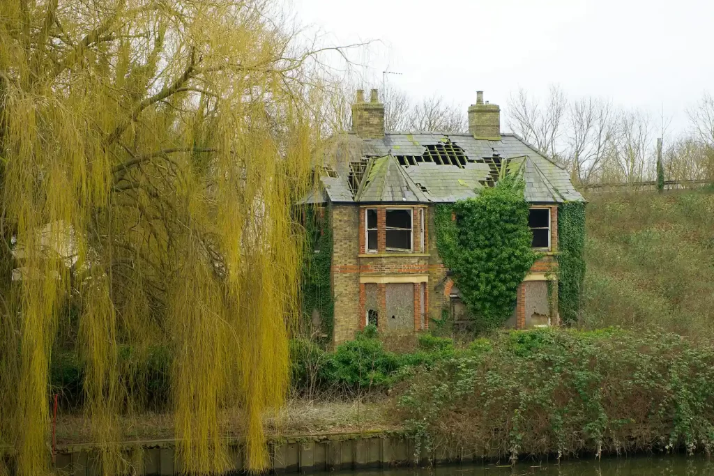 Uninhabitable House Finance